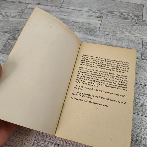 The God Player by Eddie Constantine 1976 First Edition PB Romance FLAWED Binding - Picture 6 of 13